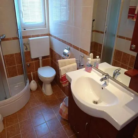 Appartement Marijana - Portorus - Comfort One Bedroom With Terrace A... Skrivena Luka